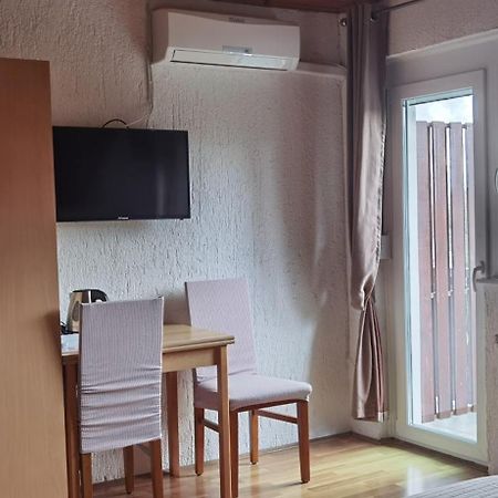 House Viktoria Hotel Seliste Dreznicko Luaran gambar