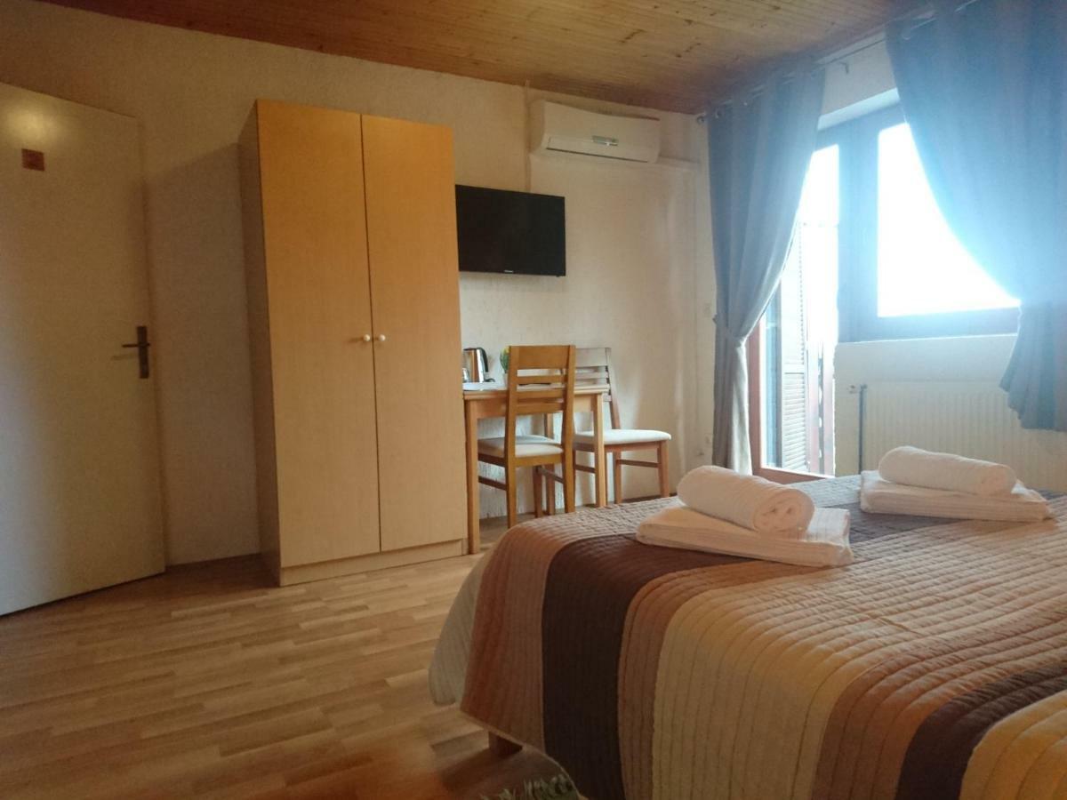 House Viktoria Hotel Seliste Dreznicko Luaran gambar