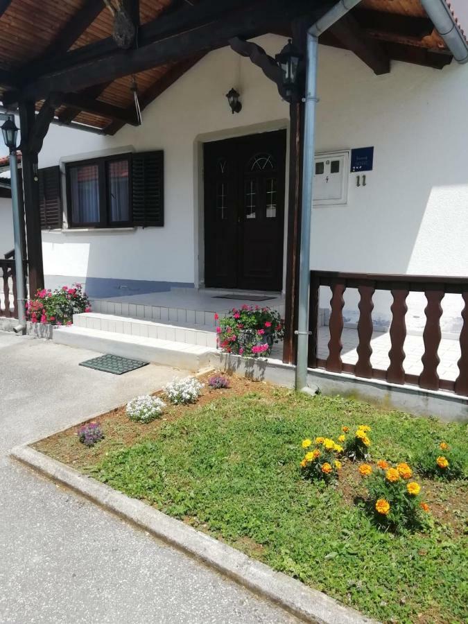 House Viktoria Hotel Seliste Dreznicko Luaran gambar